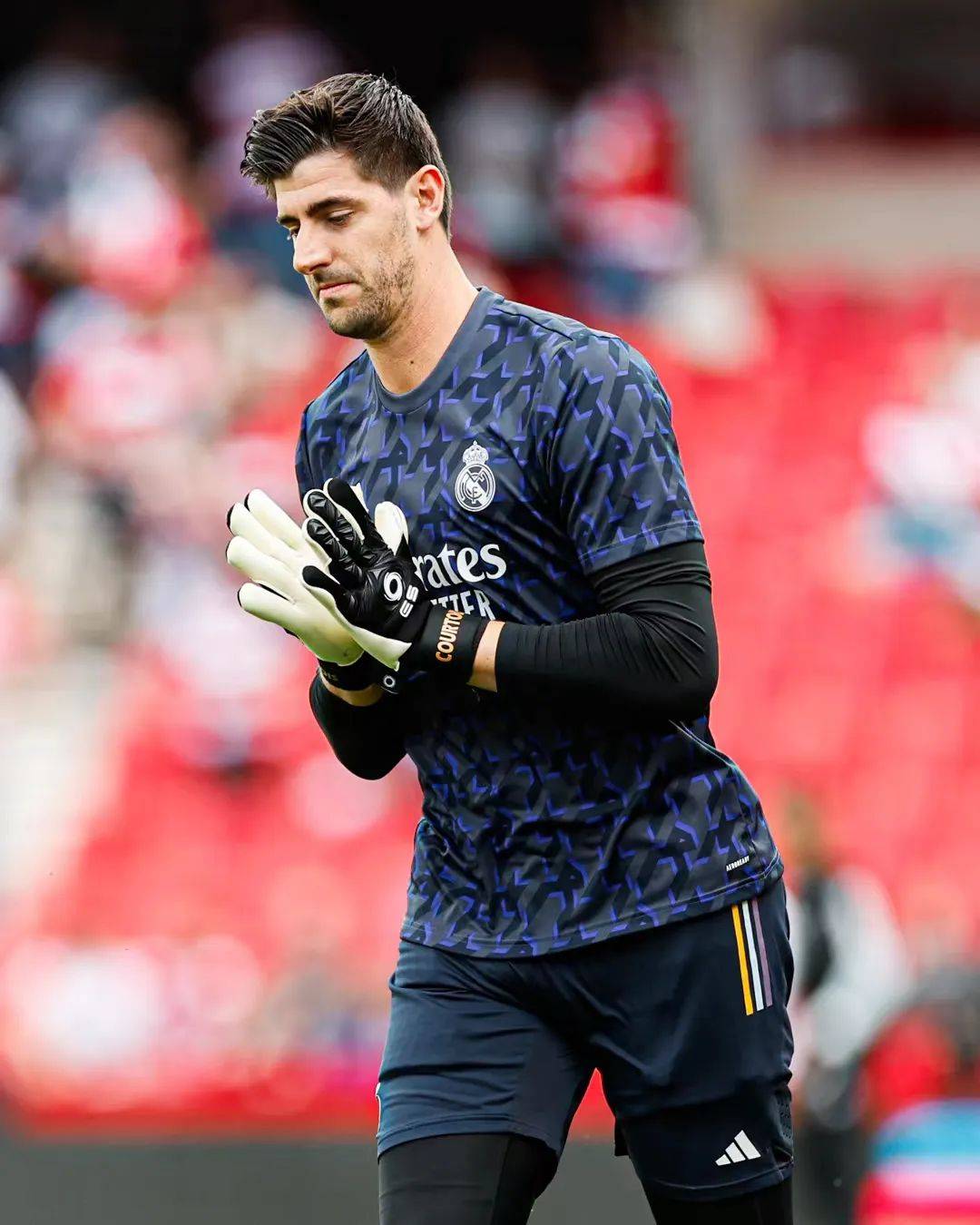 皇家马德里客场击败格拉纳达，豪取三分(皇家马德里 vs 门兴格拉德巴赫)