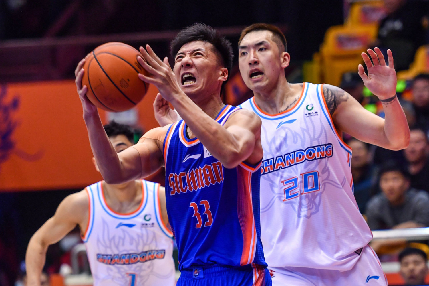 主帅战术交锋，比赛过程精彩纷呈让人目不转睛