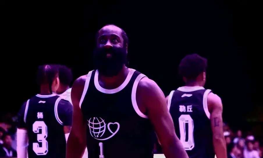 篮球明星发动慈善活动，为社会贡献力量