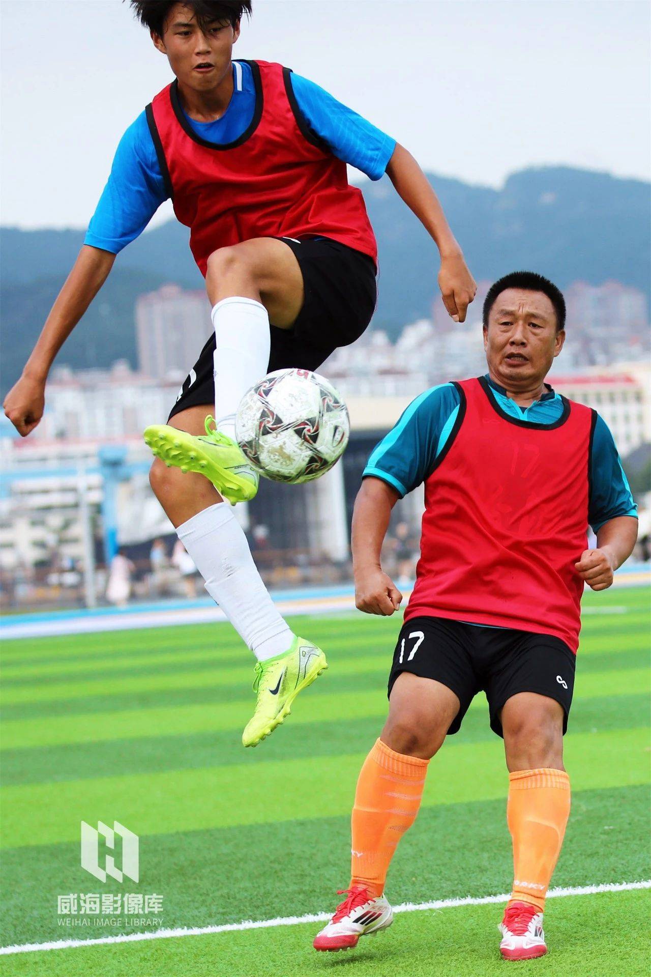 足球赛场上多场精彩对决,球员实力有目共睹吗