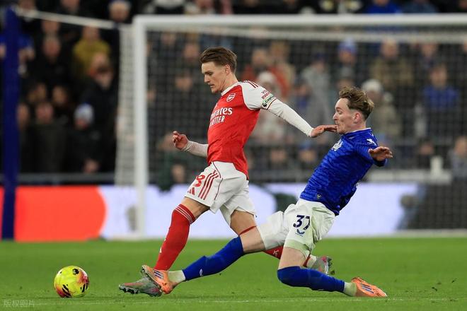 包含伯恩利主场胜出，曼德姆重炮轰出直入球门的词条