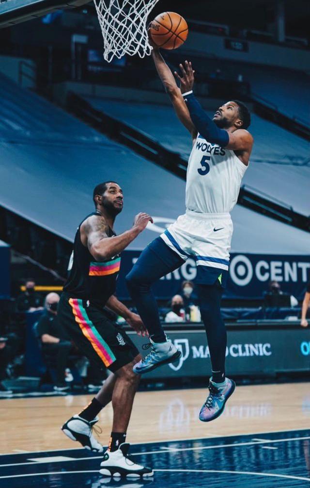 包含阿尔及利亚队主场大胜立陶宛，终结连败保留出线希望的词条